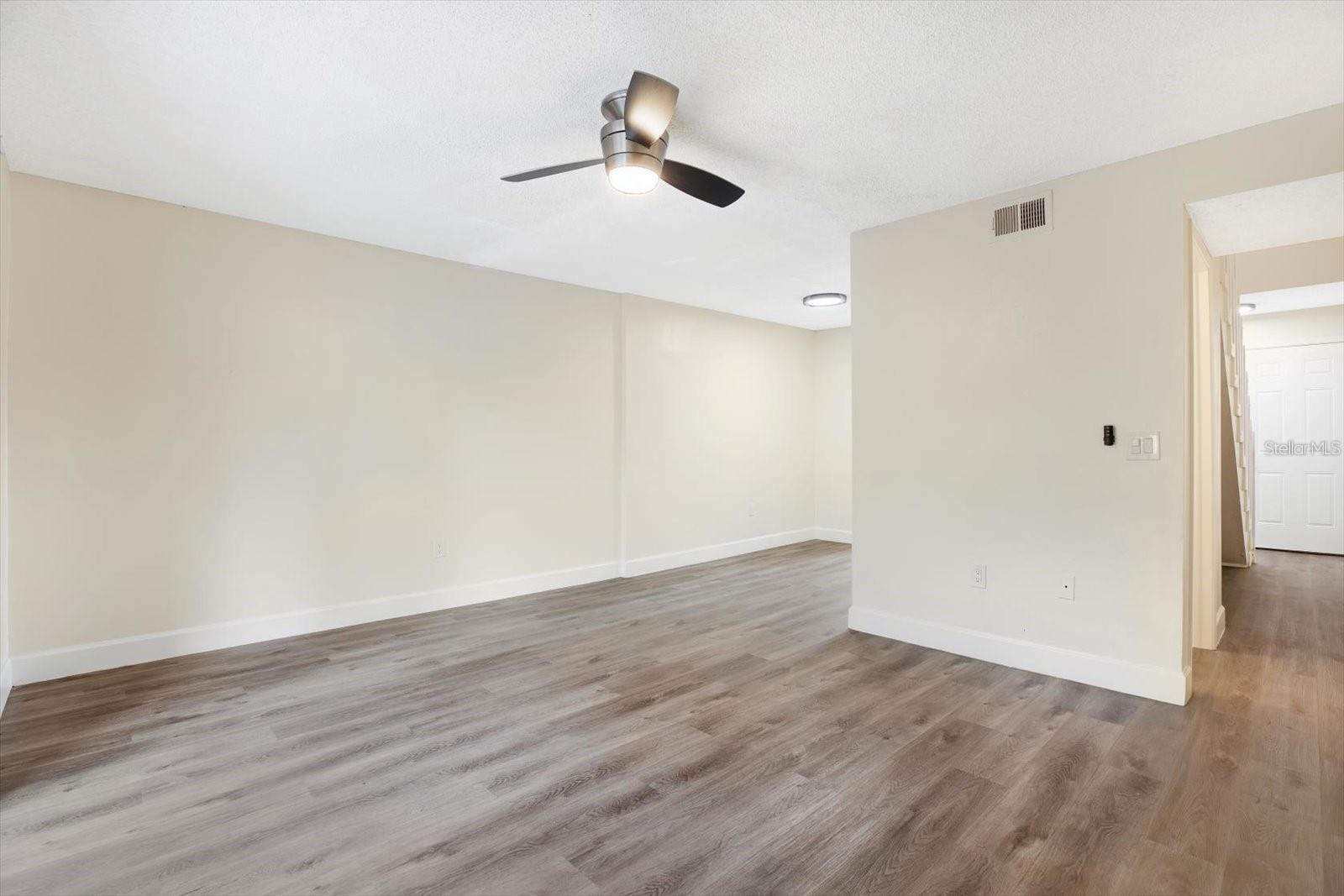 Image 27 of 31 For 22620 Gage Loop 27