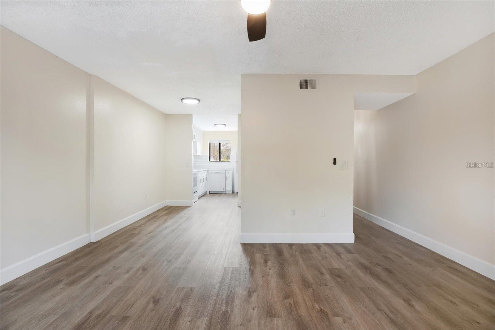 Image 9 of 31 For 22620 Gage Loop 27