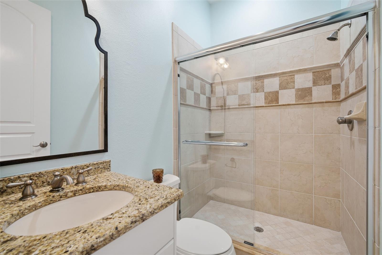 Listing photo id 12 for 4117 Azeele Street