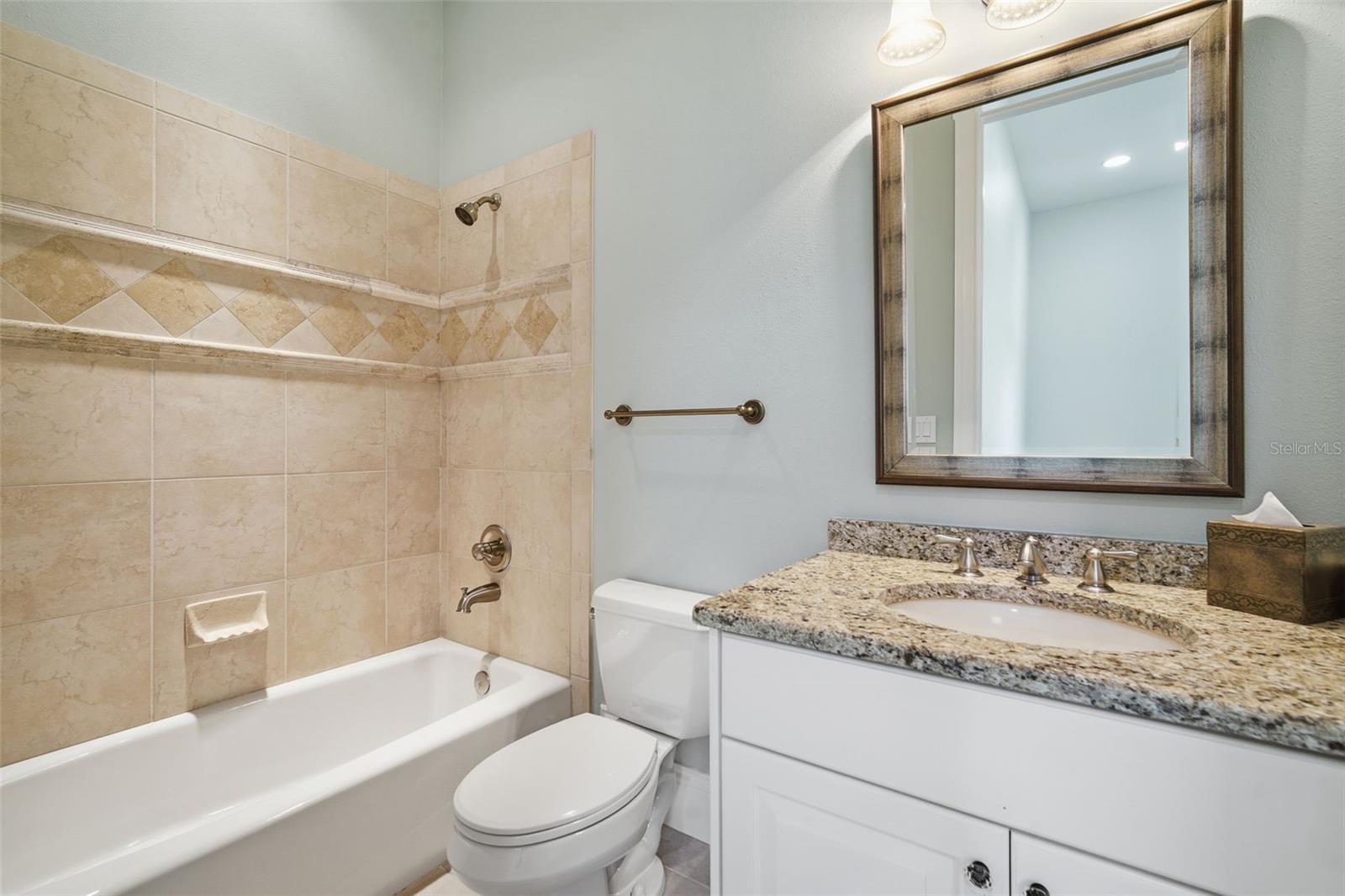 Listing photo id 14 for 4117 Azeele Street