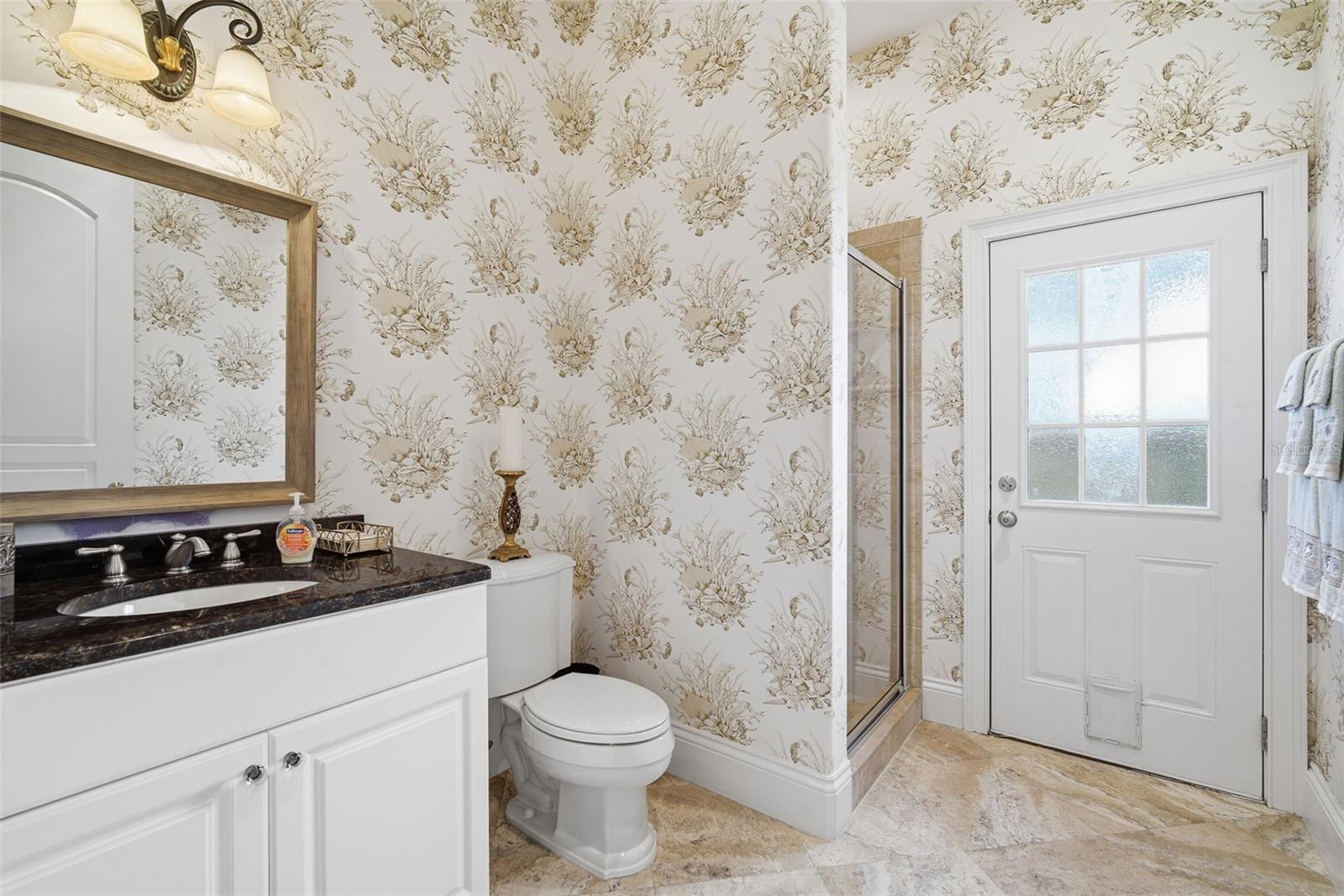 Listing photo id 17 for 4117 Azeele Street