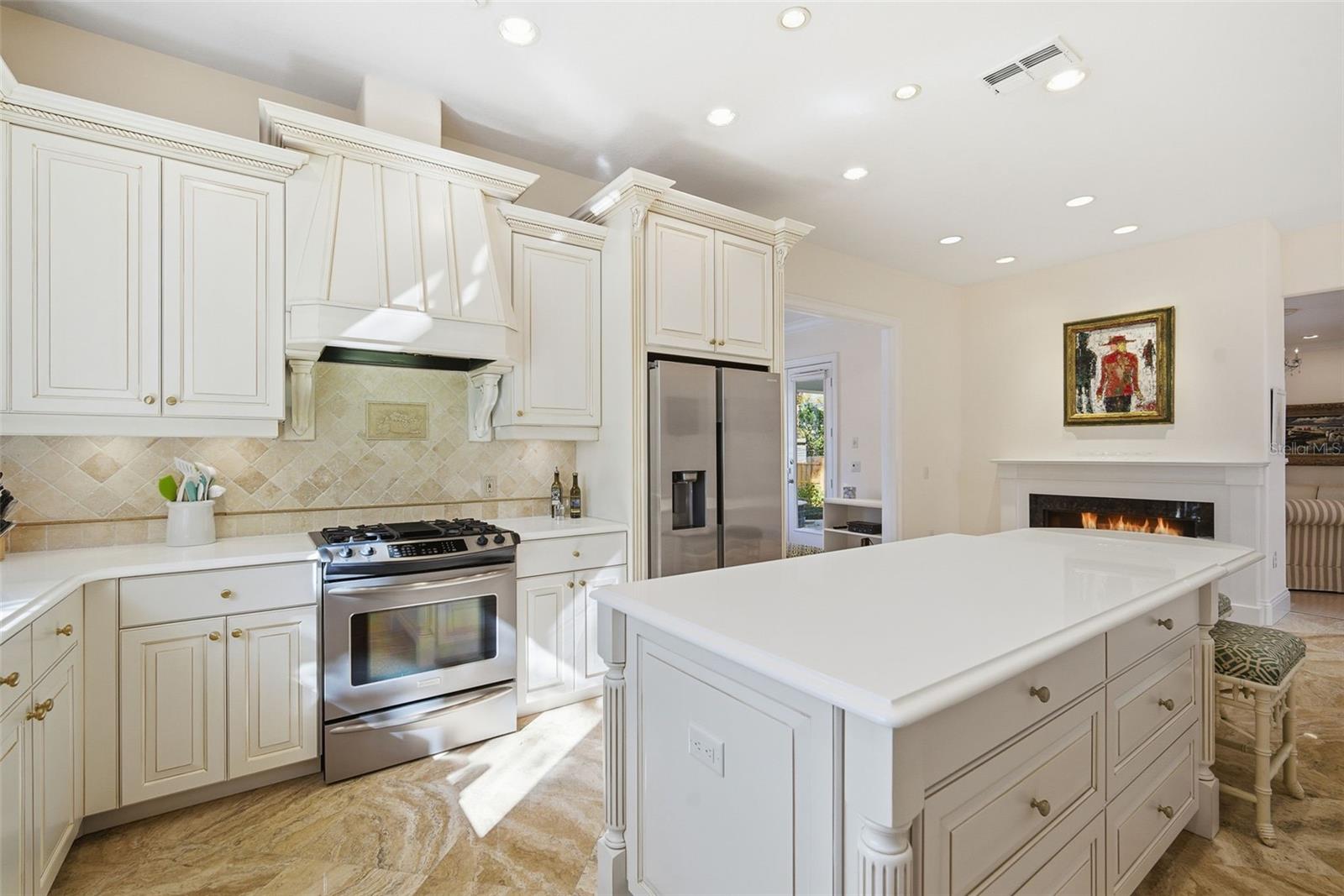 Listing photo id 20 for 4117 Azeele Street