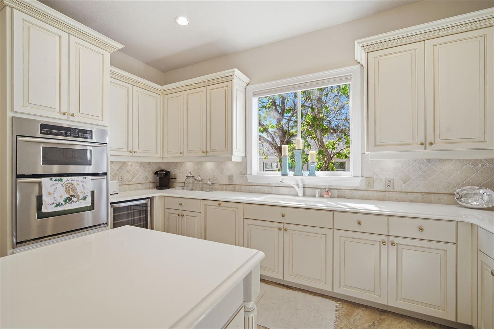 Listing photo id 23 for 4117 Azeele Street