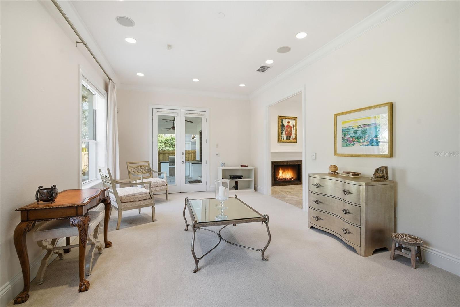 Listing photo id 24 for 4117 Azeele Street