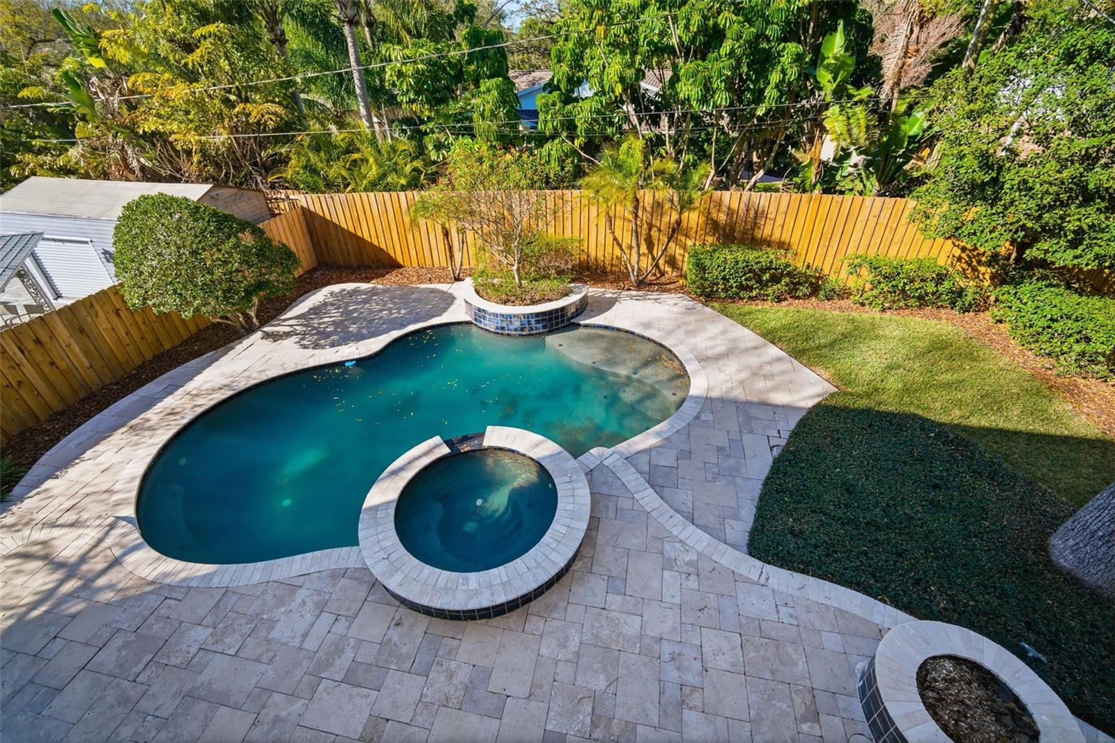 Listing photo id 35 for 4117 Azeele Street