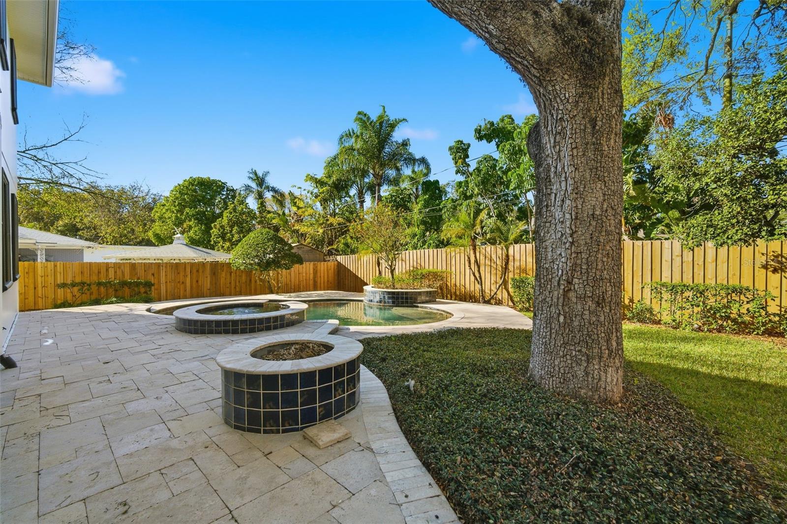 Listing photo id 36 for 4117 Azeele Street