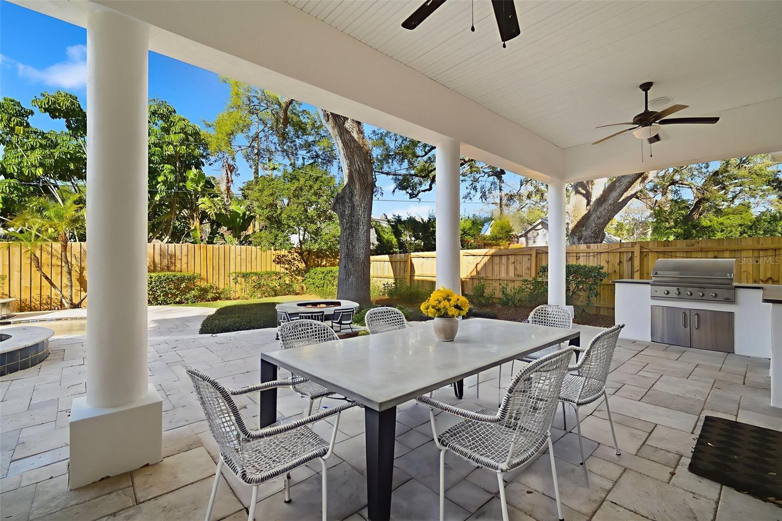 Listing photo id 39 for 4117 Azeele Street