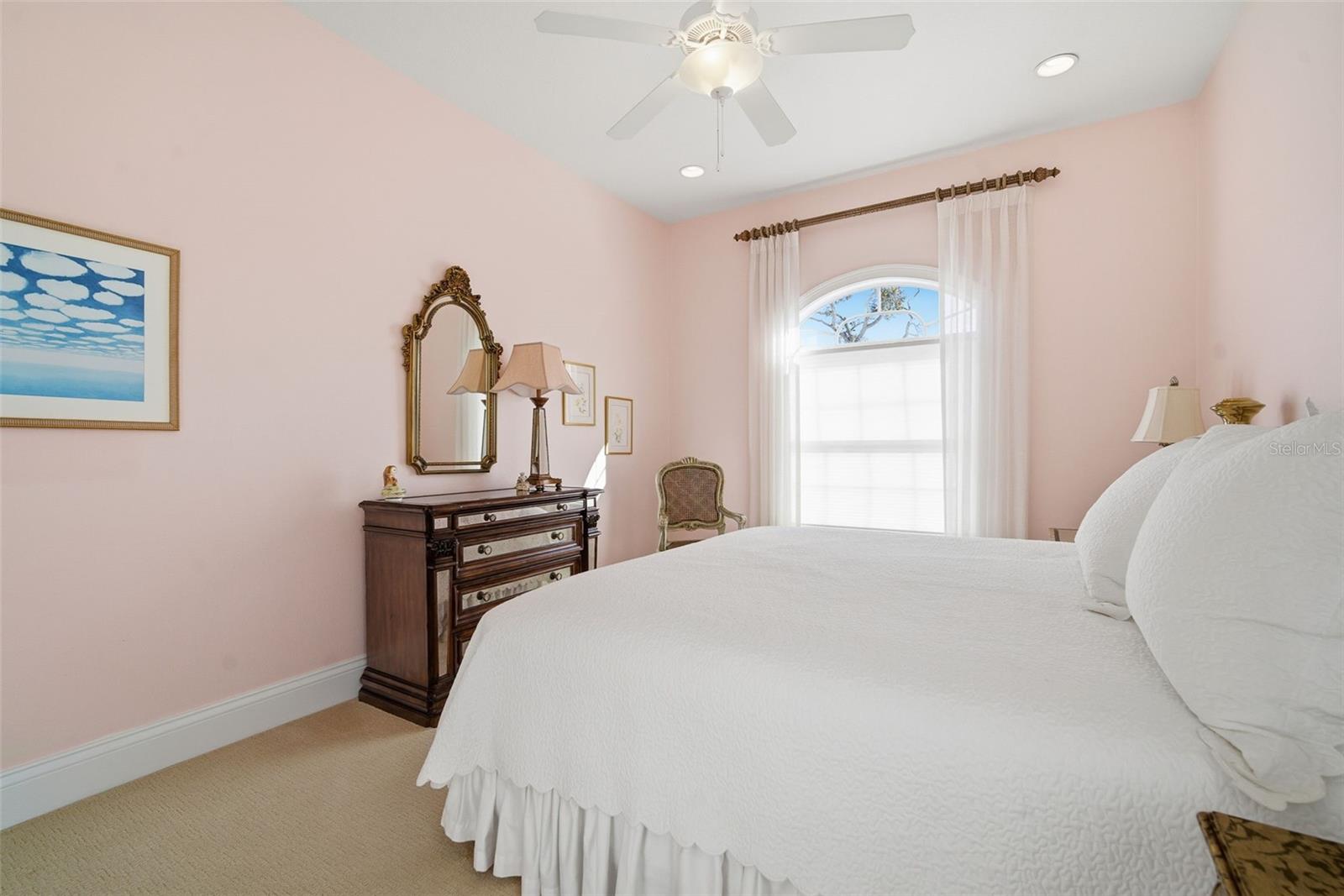 Listing photo id 41 for 4117 Azeele Street