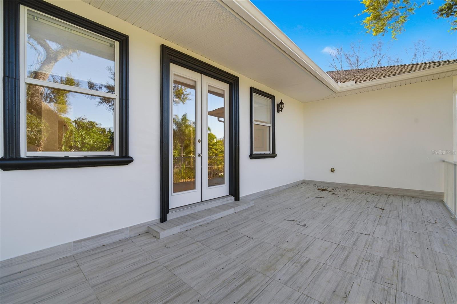 Listing photo id 45 for 4117 Azeele Street