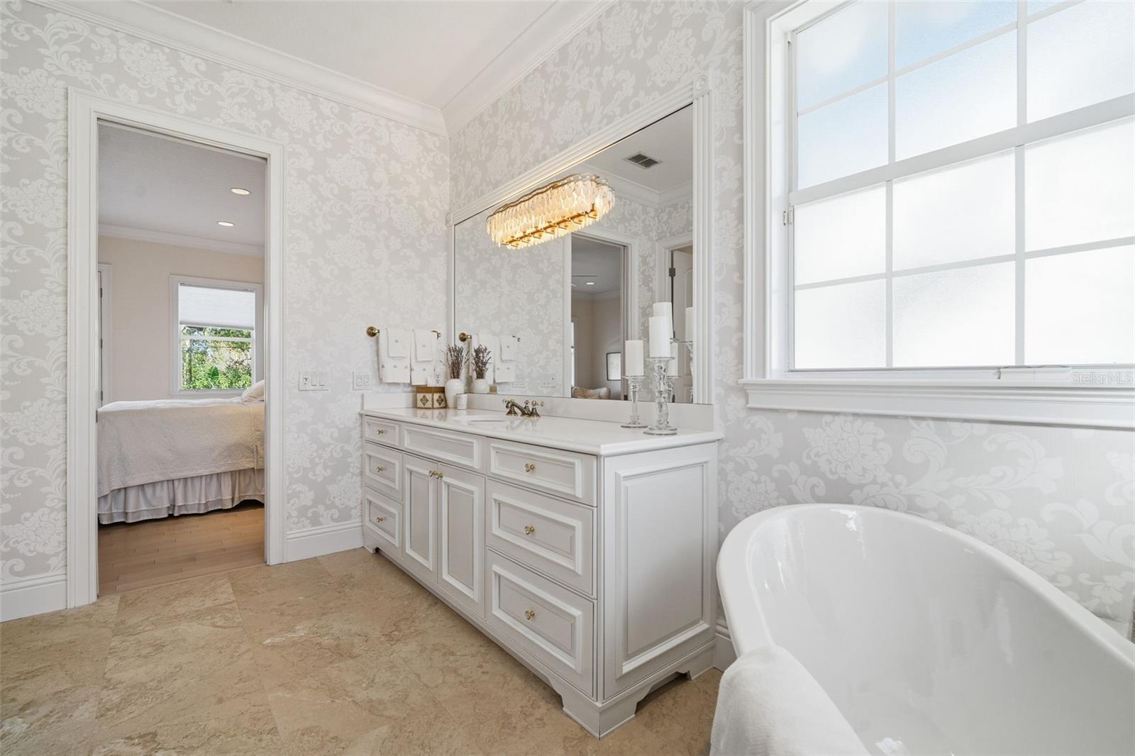 Listing photo id 51 for 4117 Azeele Street