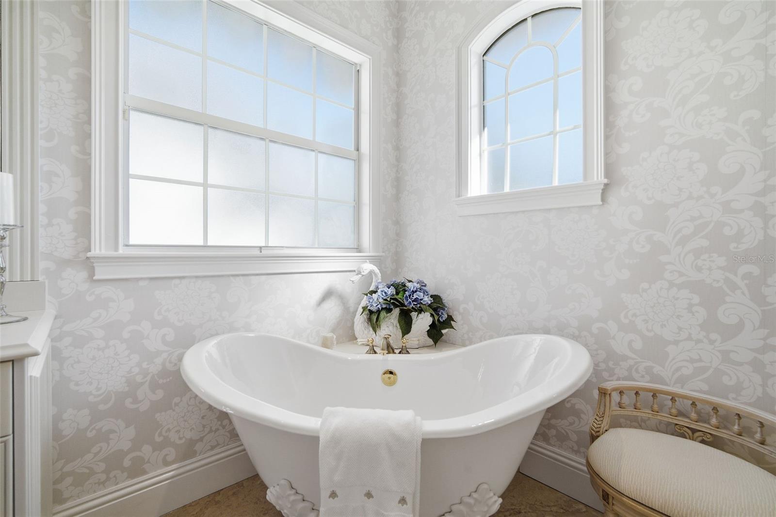 Listing photo id 52 for 4117 Azeele Street