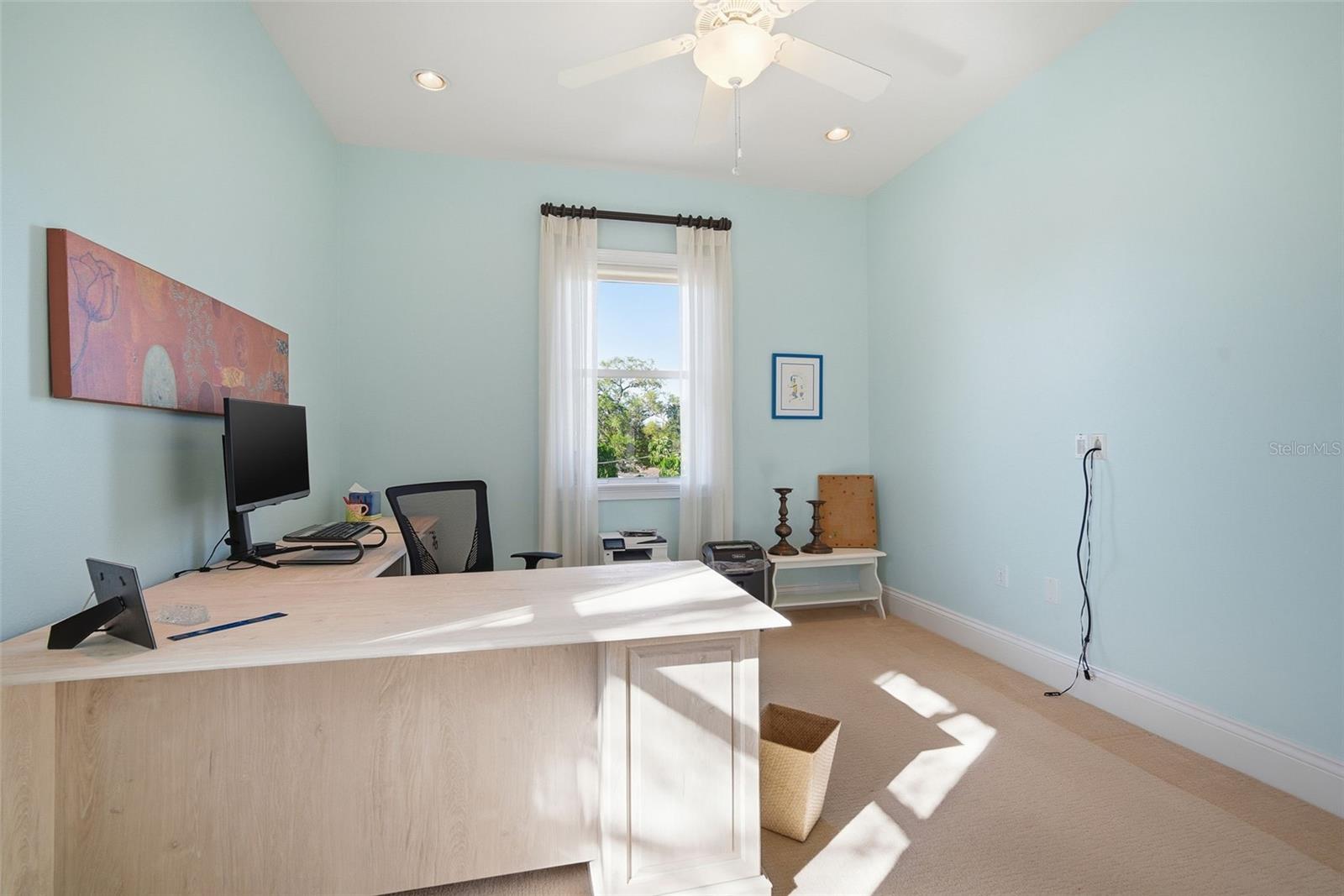 Listing photo id 56 for 4117 Azeele Street