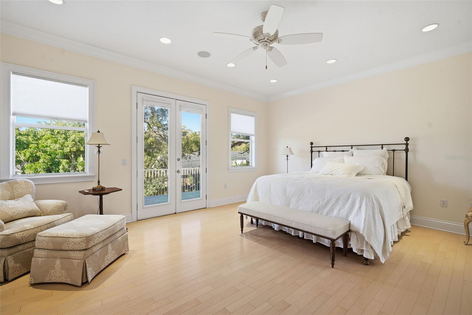 Listing photo id 5 for 4117 Azeele Street