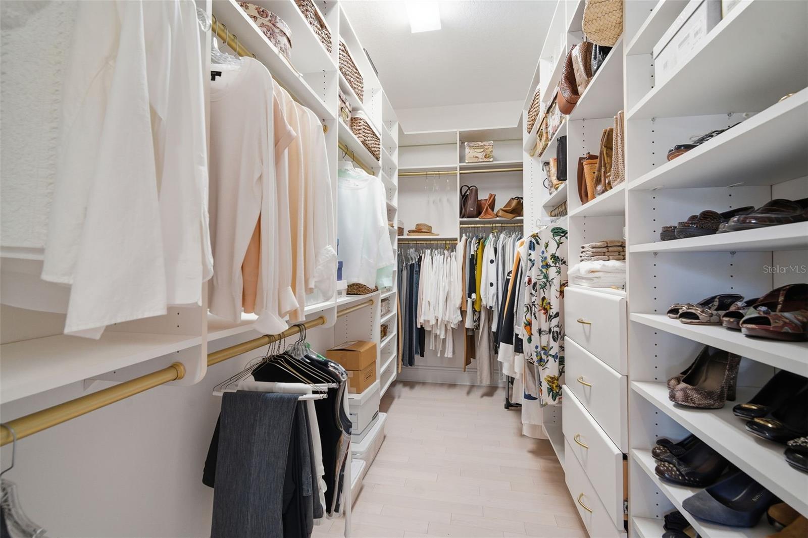 Listing photo id 6 for 4117 Azeele Street