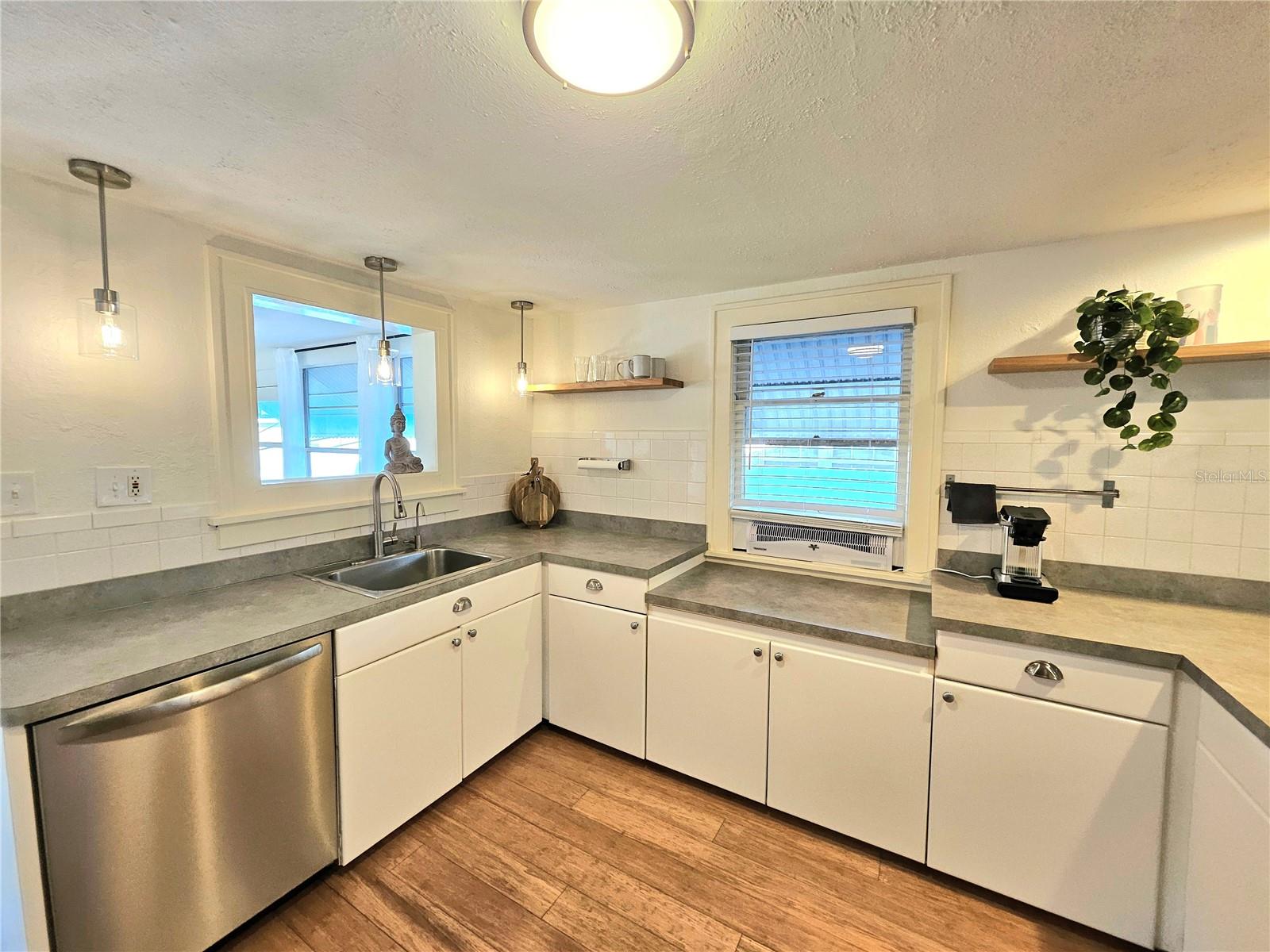 Image 18 of 47 For 3611 4th Avenue N