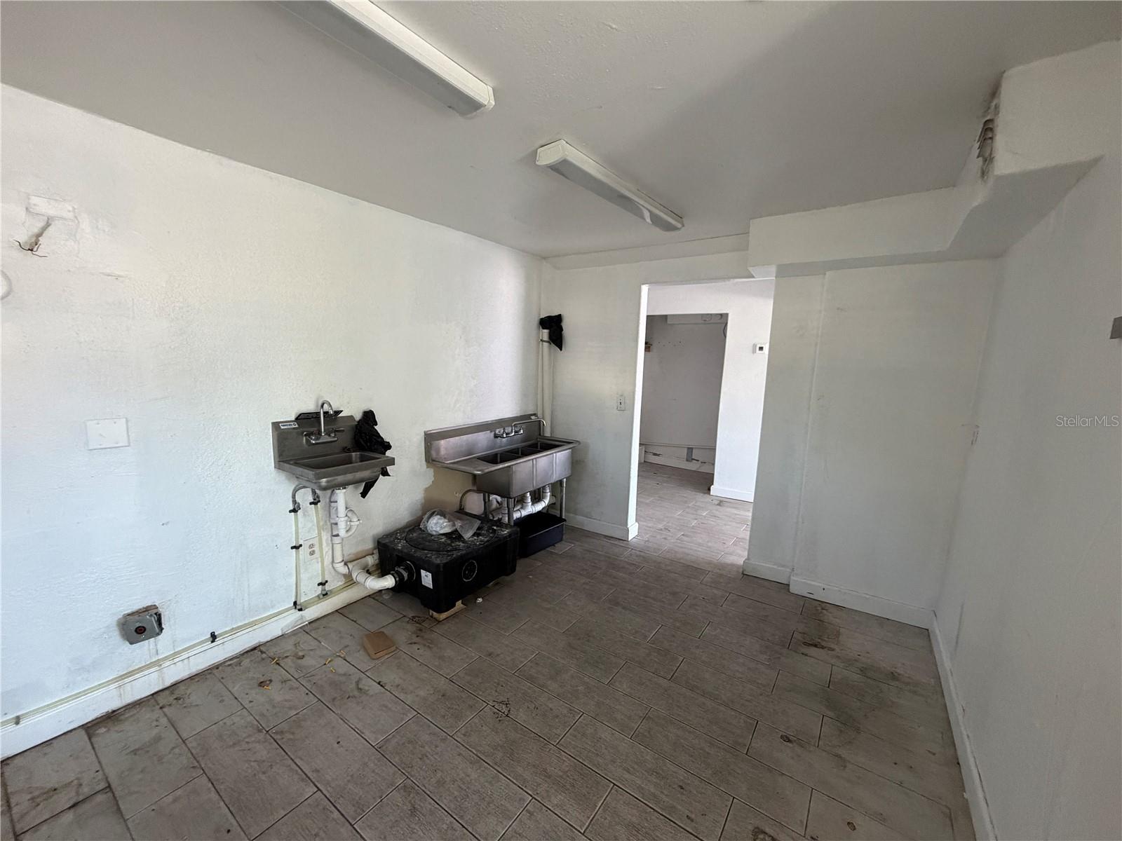 Image 15 of 19 For 4802 Busch Boulevard A