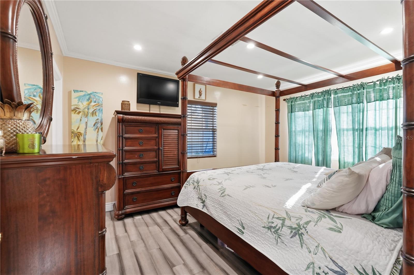 Image 11 of 33 For 2415 16th Street N