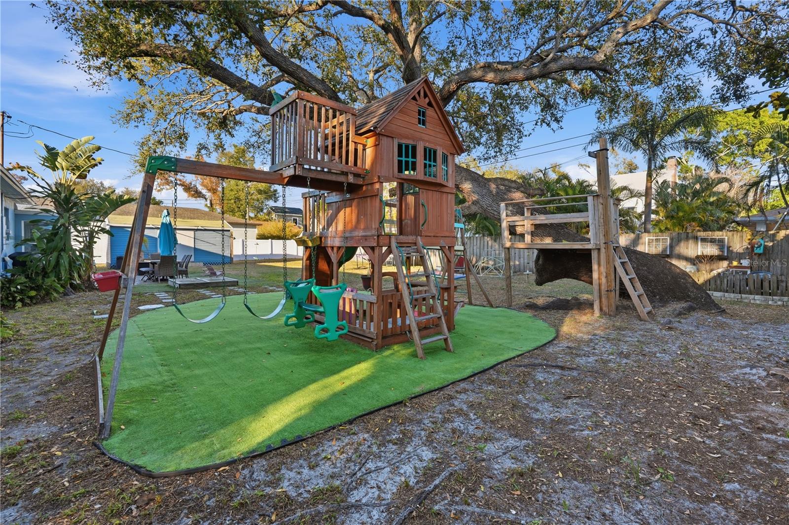 Image 27 of 33 For 2415 16th Street N