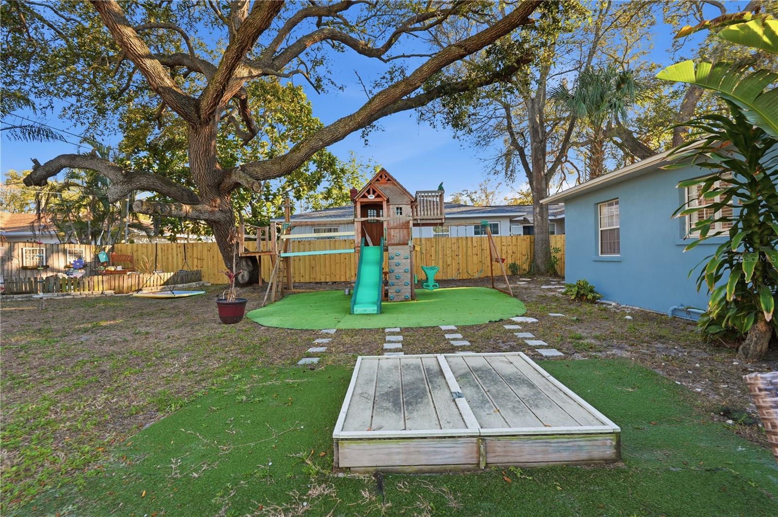 Image 28 of 33 For 2415 16th Street N