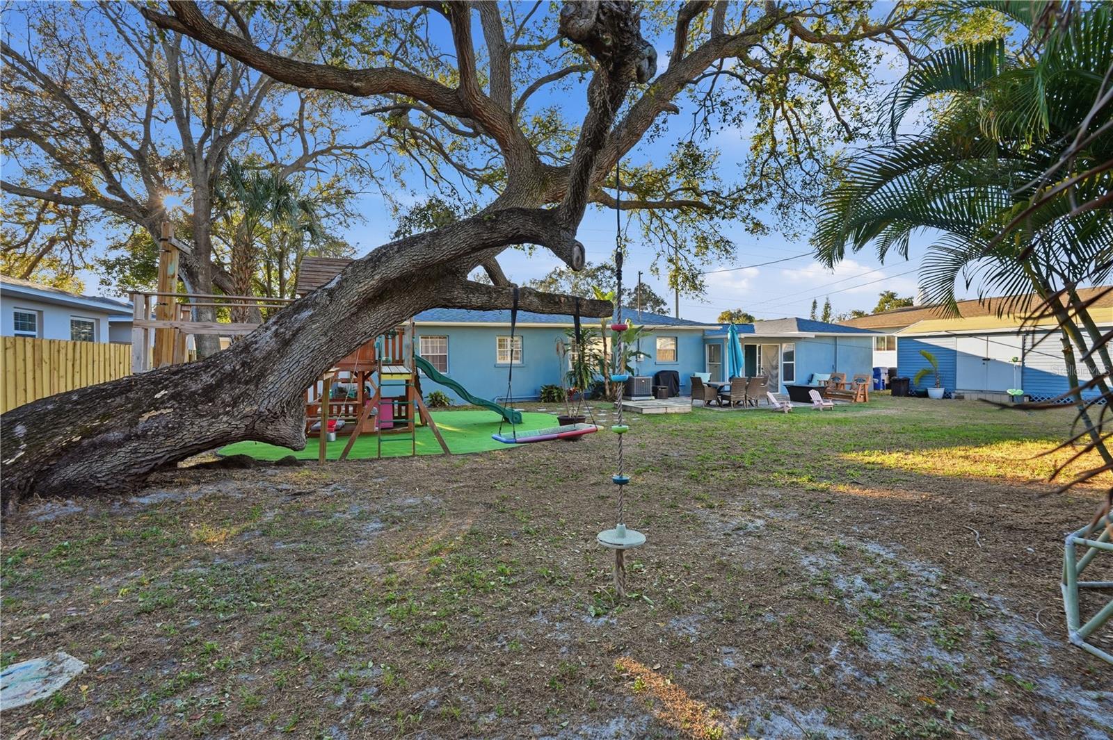 Image 29 of 33 For 2415 16th Street N