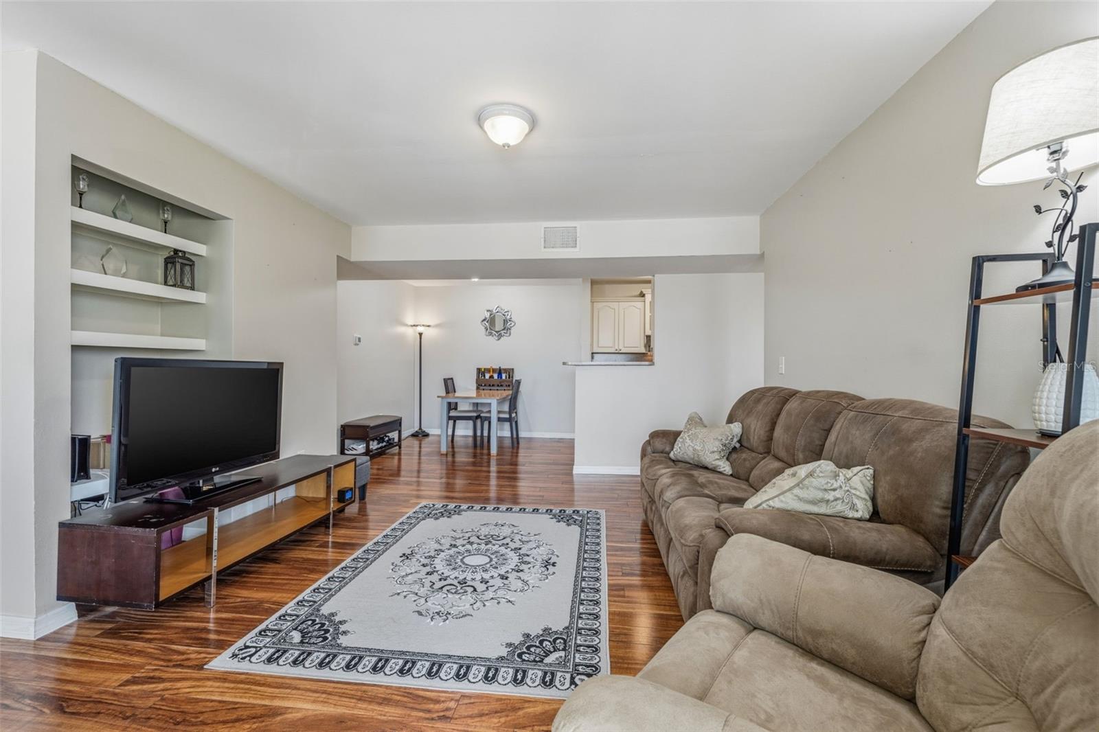 Image 11 of 45 For 455 Alt 19 S 163