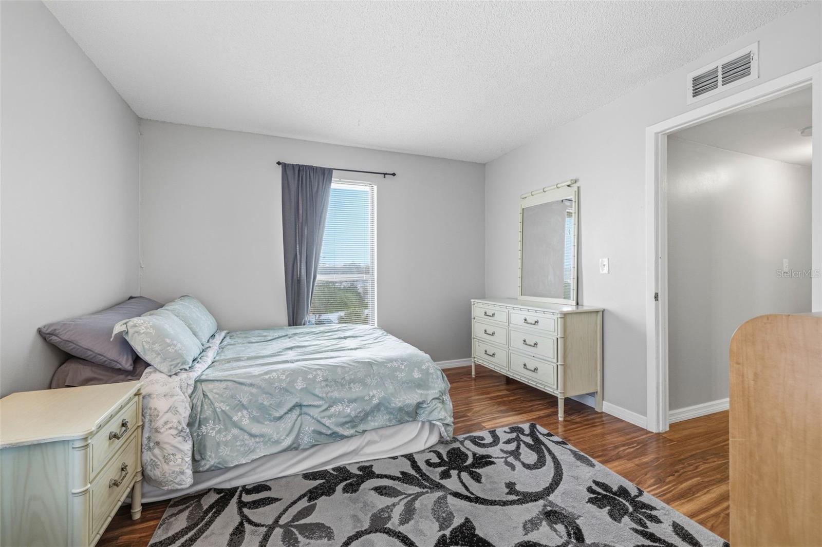 Image 14 of 45 For 455 Alt 19 S 163