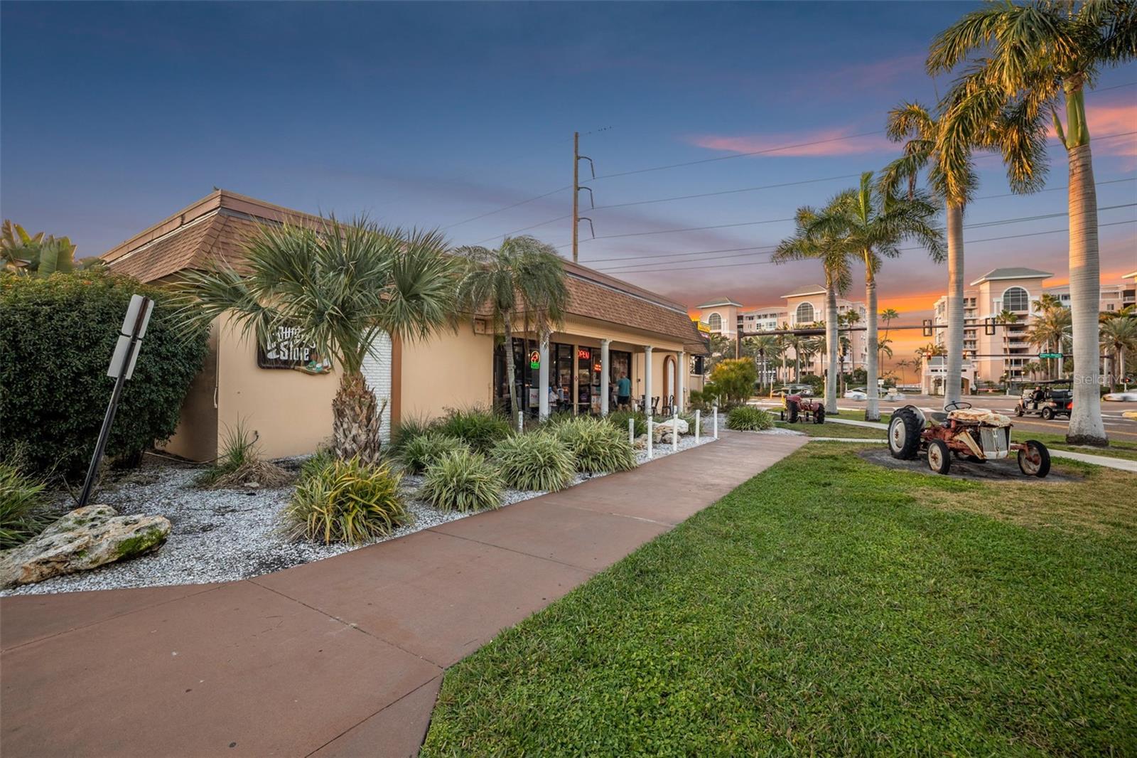 Image 31 of 37 For 5130 Brittany Drive S 201