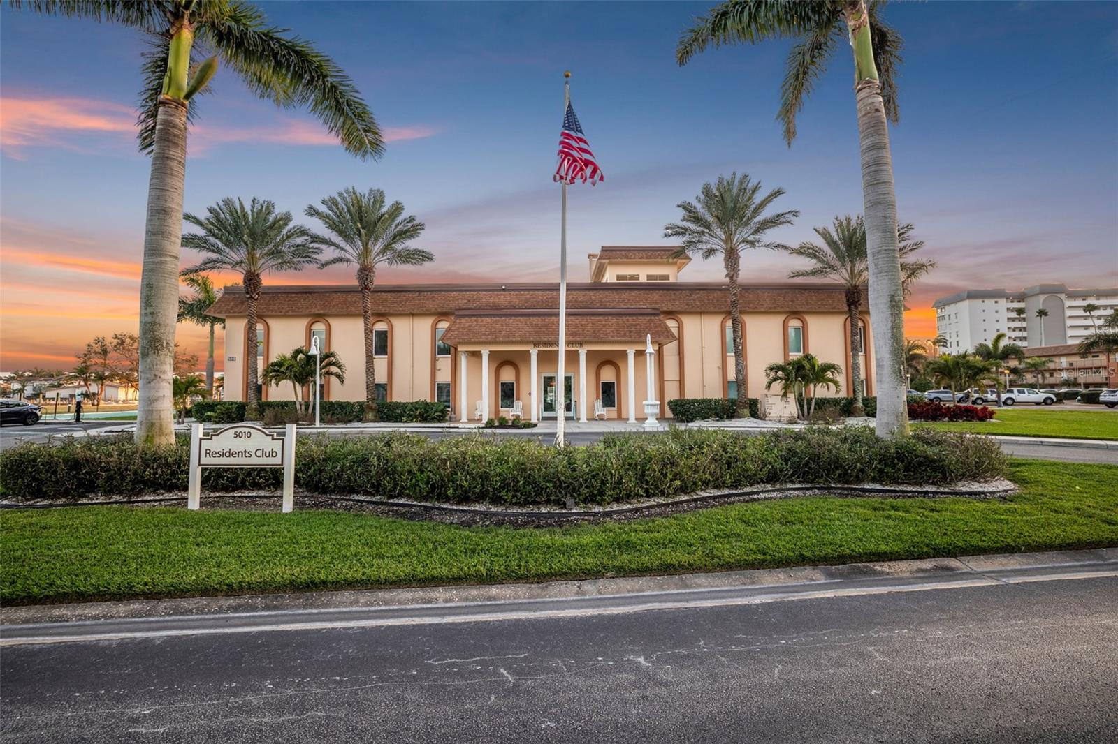 Image 32 of 37 For 5130 Brittany Drive S 201