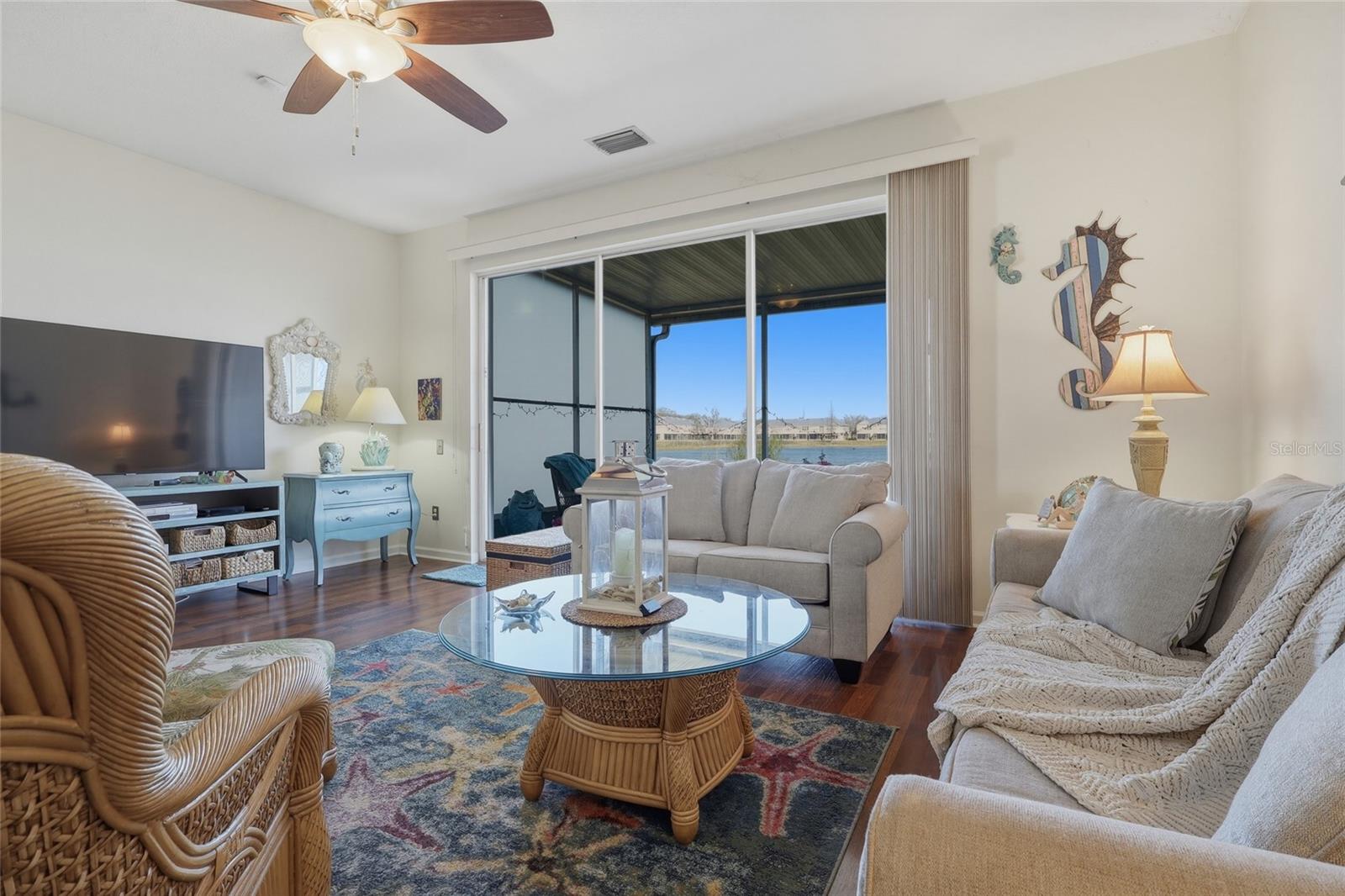 Listing photo id 8 for 4949 Pond Ridge Drive