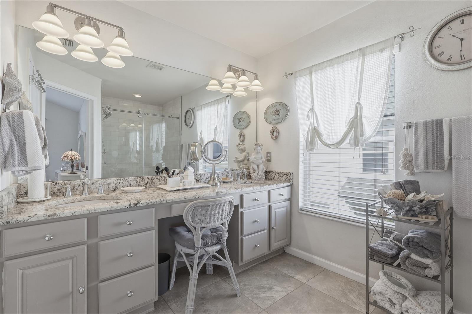 Listing photo id 14 for 4949 Pond Ridge Drive