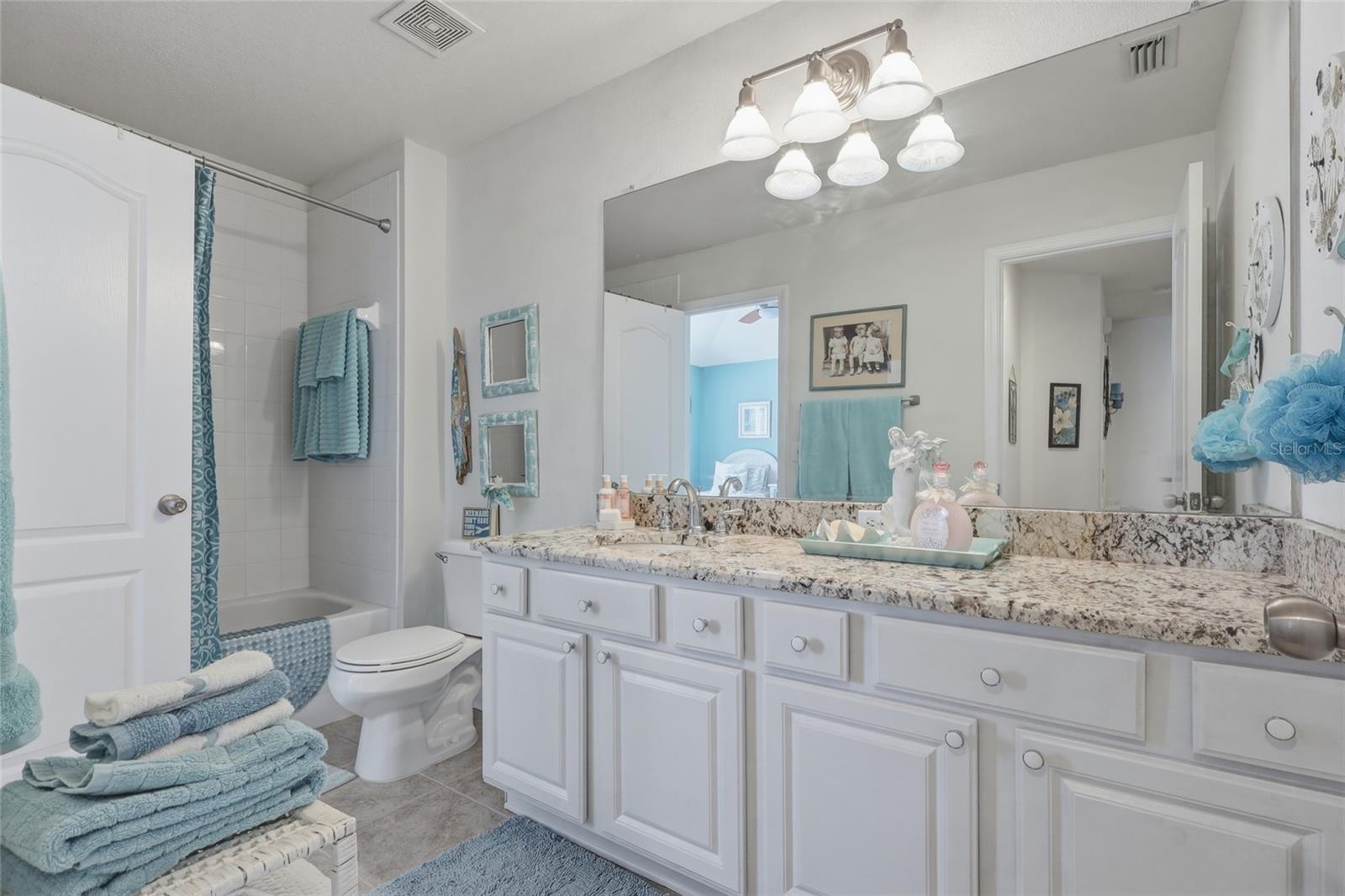 Listing photo id 18 for 4949 Pond Ridge Drive