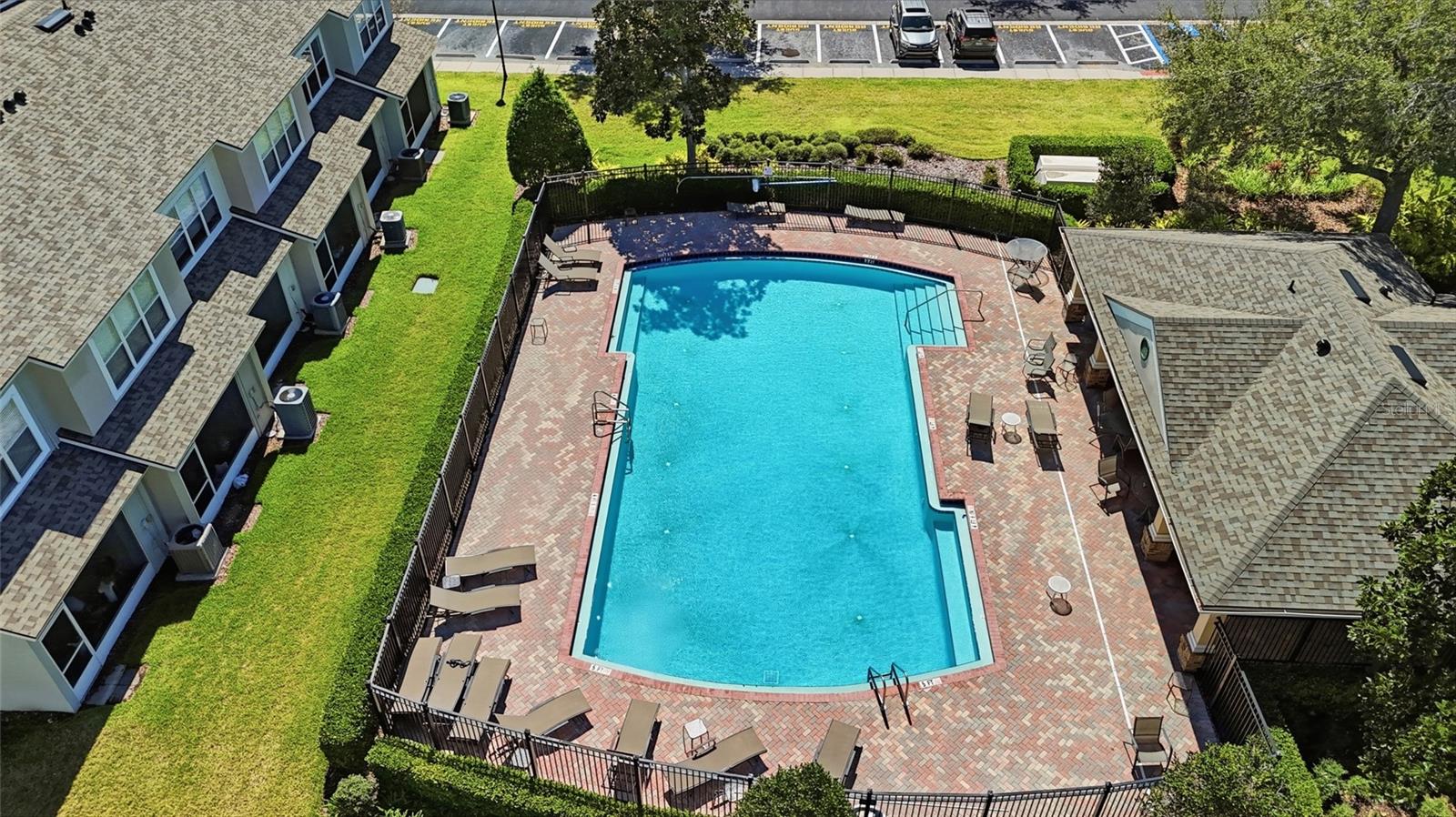 Listing photo id 29 for 4949 Pond Ridge Drive