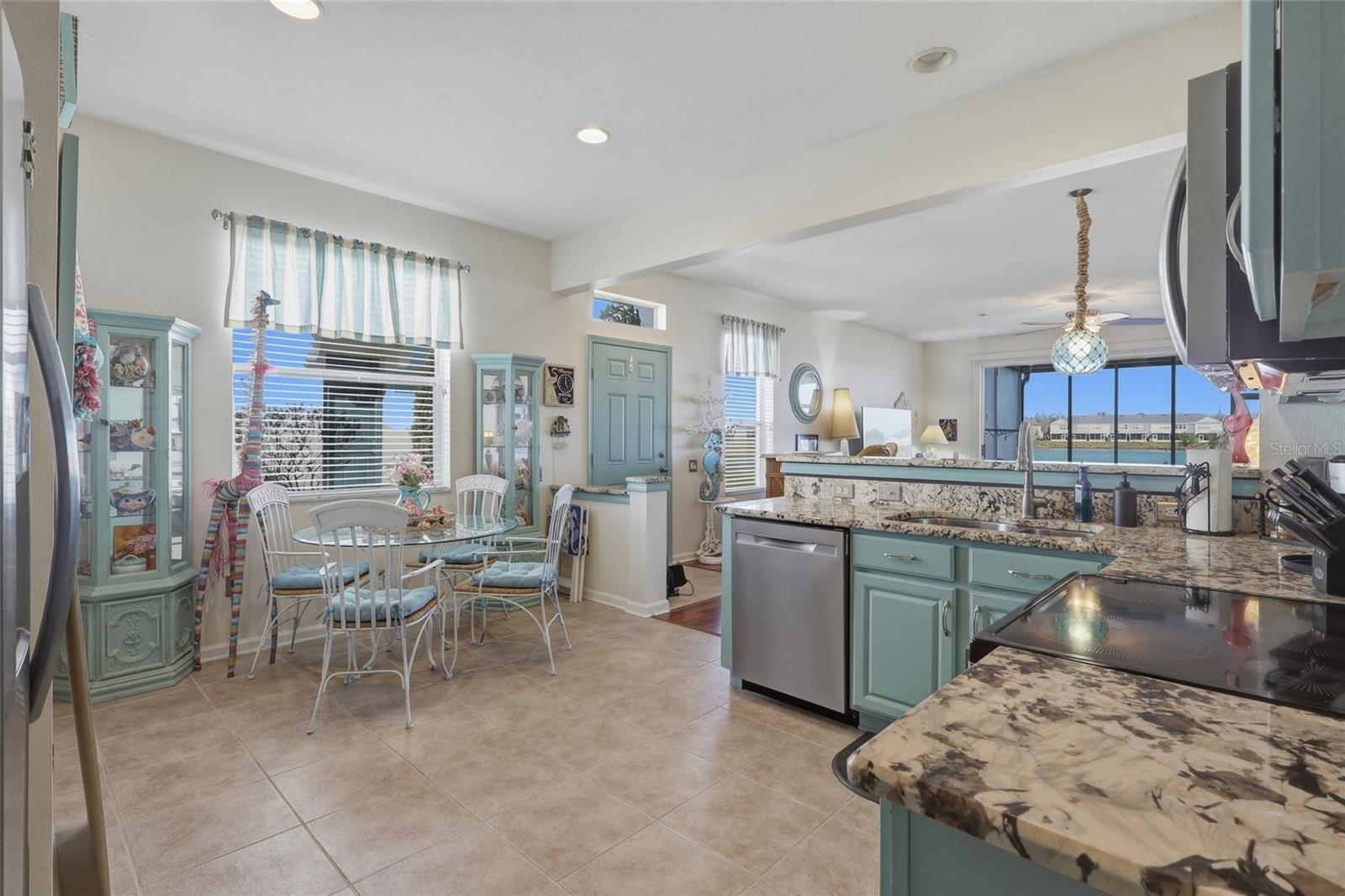 Listing photo id 5 for 4949 Pond Ridge Drive