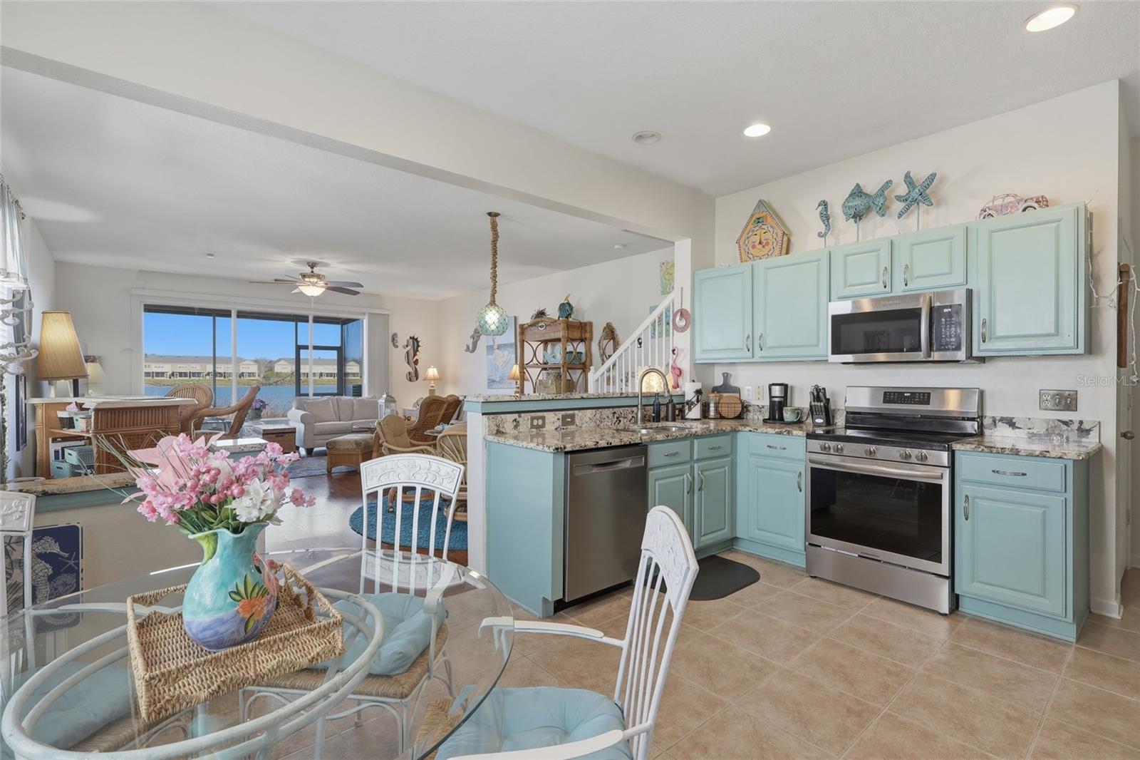 Listing photo id 7 for 4949 Pond Ridge Drive