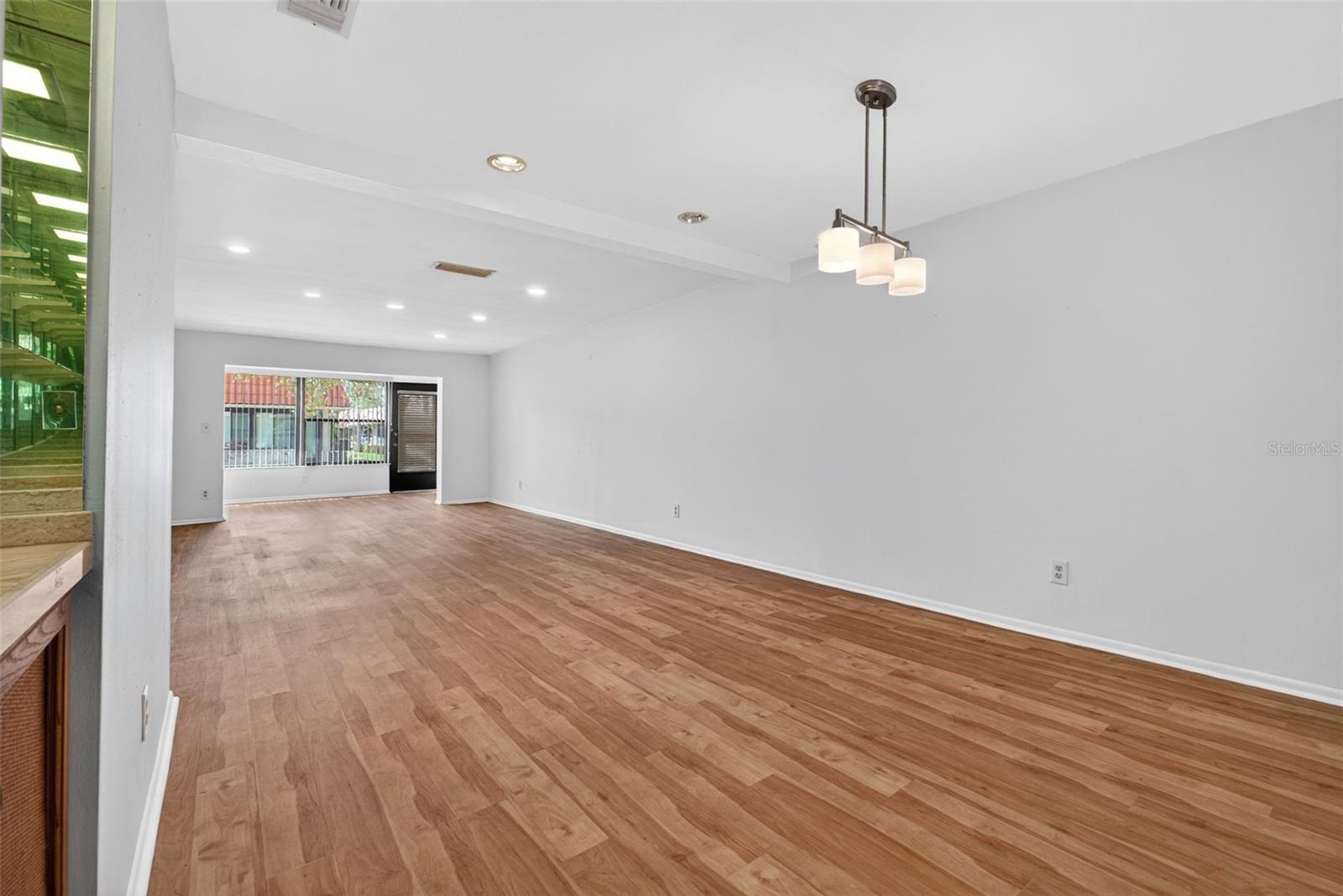 Image 22 of 74 For 19029 Us Highway 19 N 18f