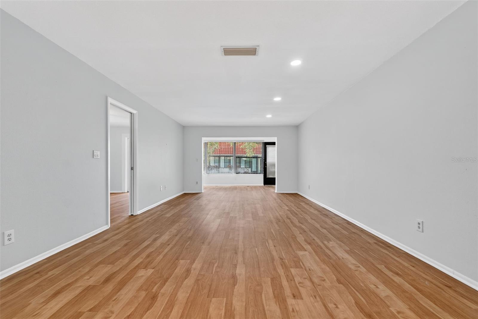 Image 26 of 74 For 19029 Us Highway 19 N 18f