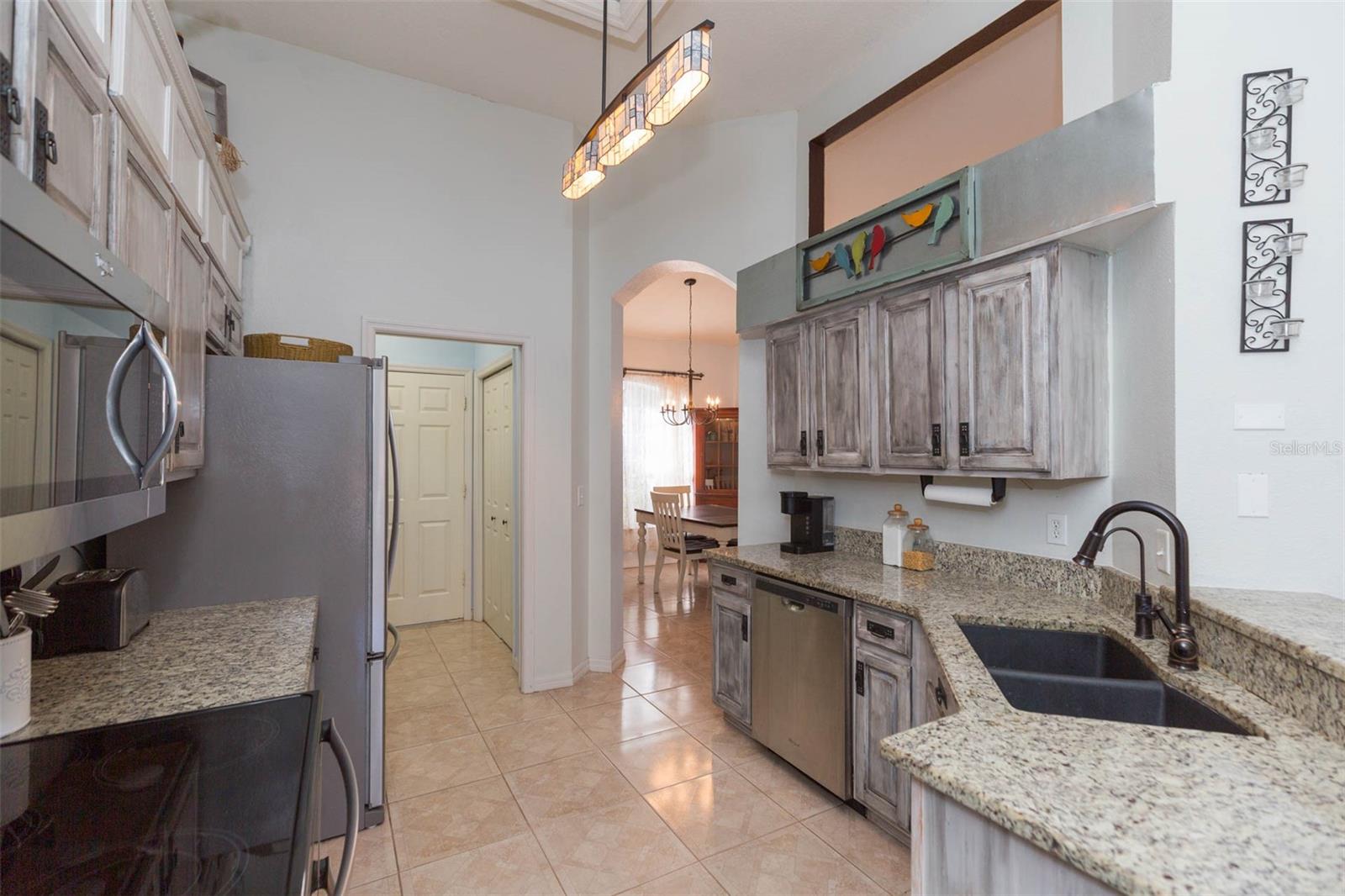 Image 14 of 51 For 7007 Potomac Circle