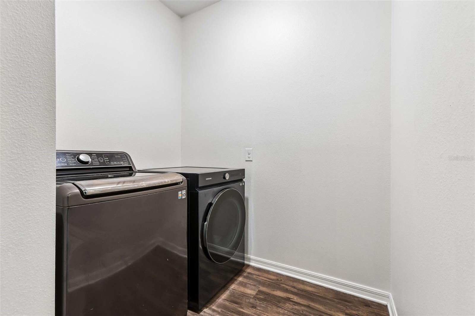 Image 23 of 39 For 8245 Olive Brook Drive