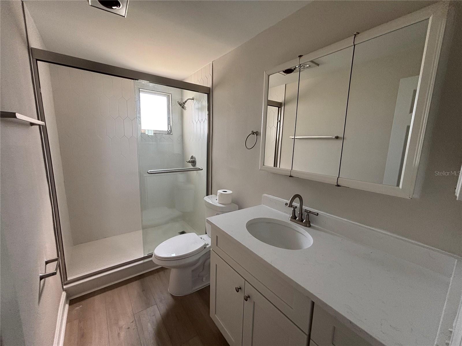 Image 11 of 54 For 1893 Shore Drive S 114