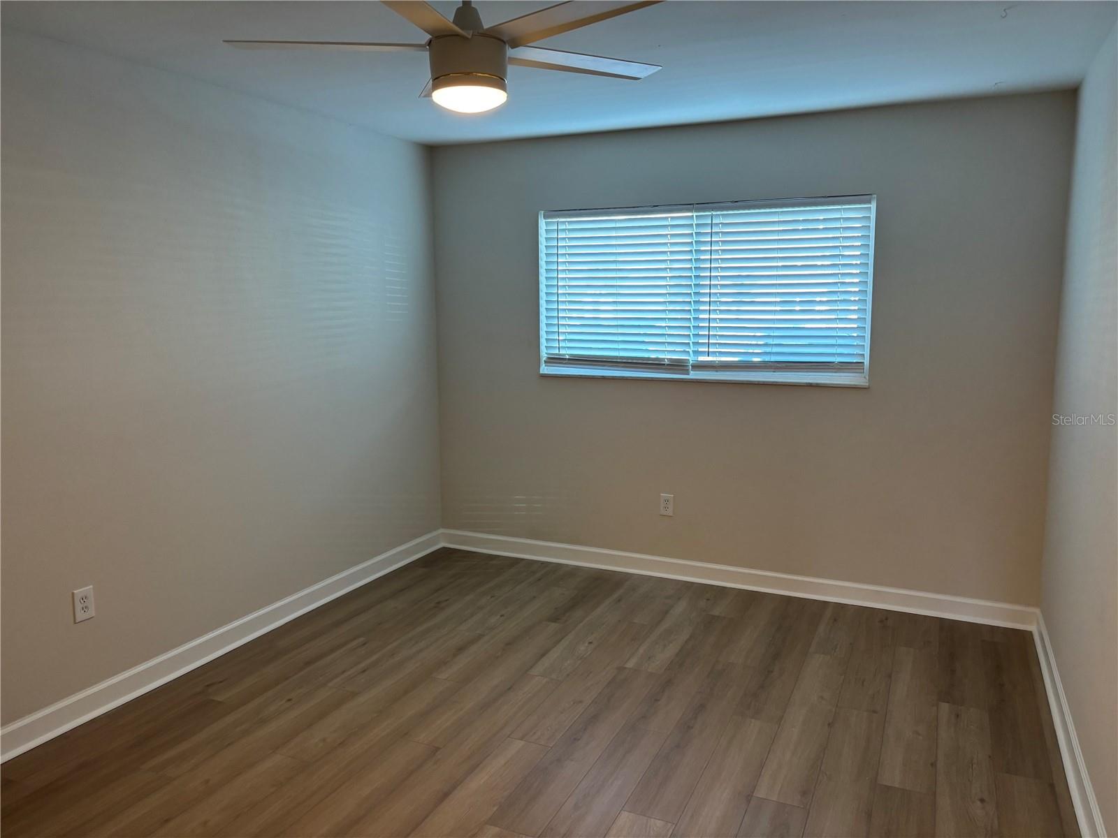 Image 13 of 54 For 1893 Shore Drive S 114