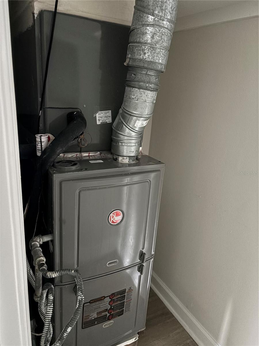 Image 22 of 54 For 1893 Shore Drive S 114