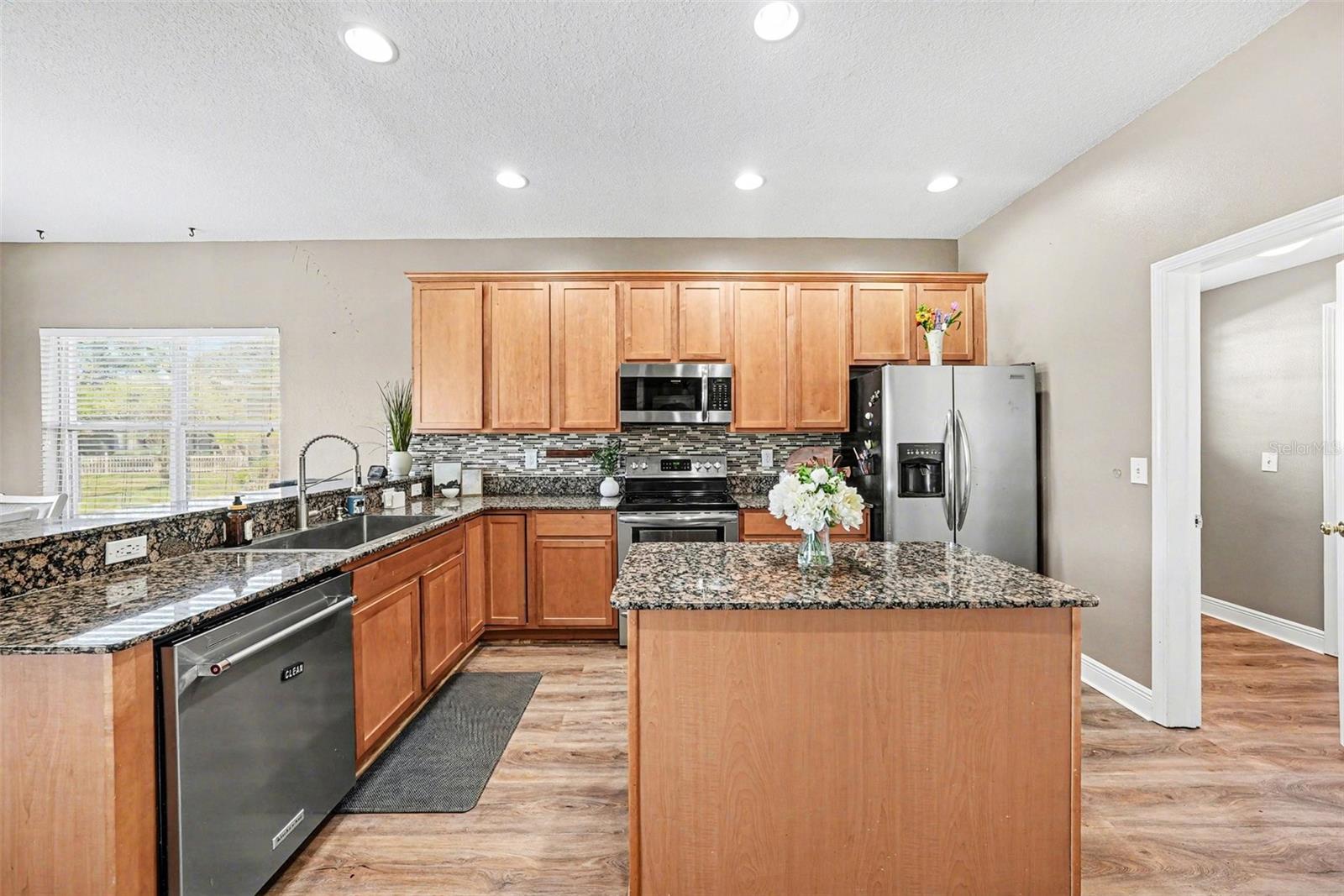 Listing photo id 15 for 5128 Hartwell Loop