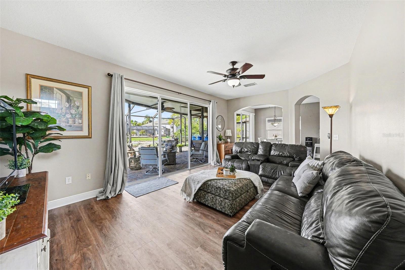 Listing photo id 16 for 5128 Hartwell Loop