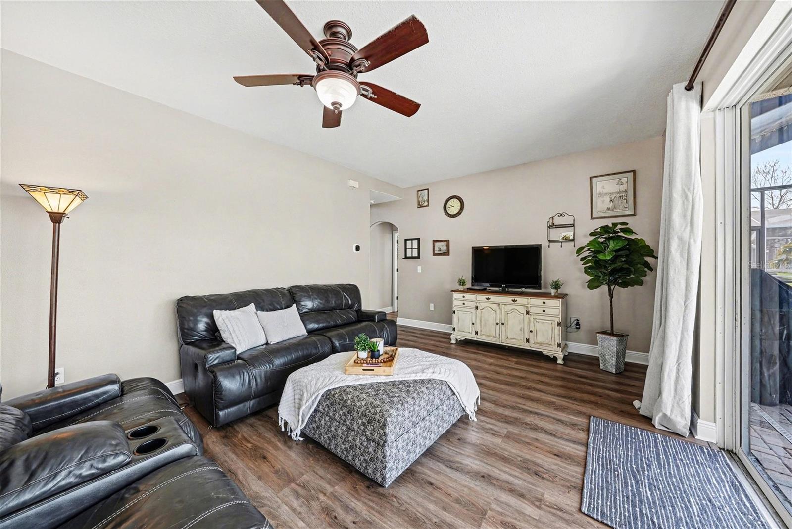 Listing photo id 17 for 5128 Hartwell Loop