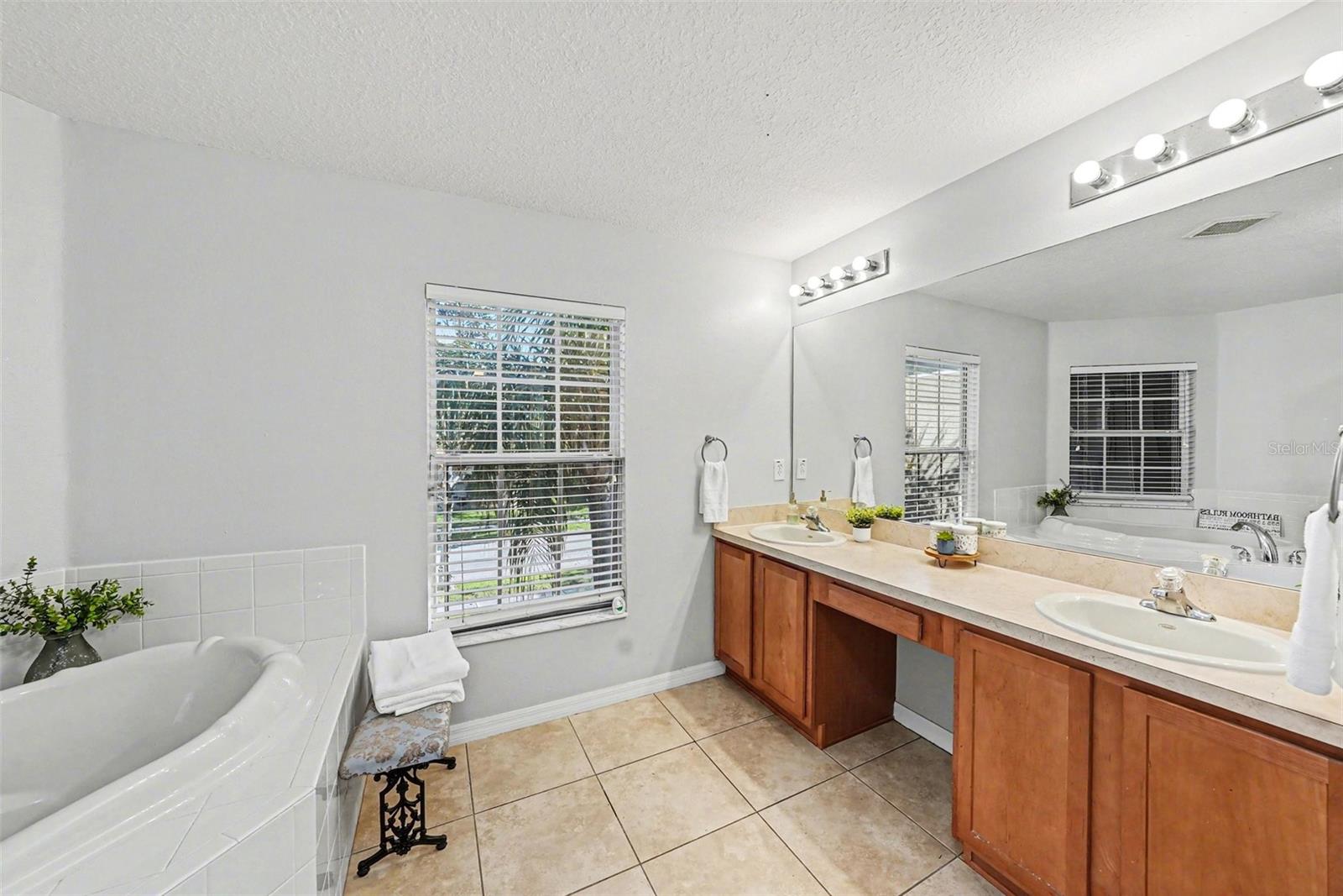 Listing photo id 21 for 5128 Hartwell Loop