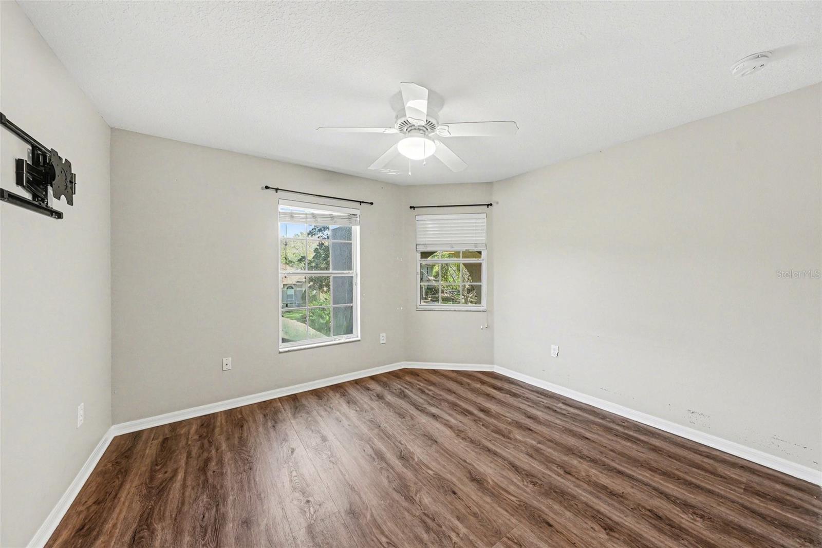 Listing photo id 27 for 5128 Hartwell Loop