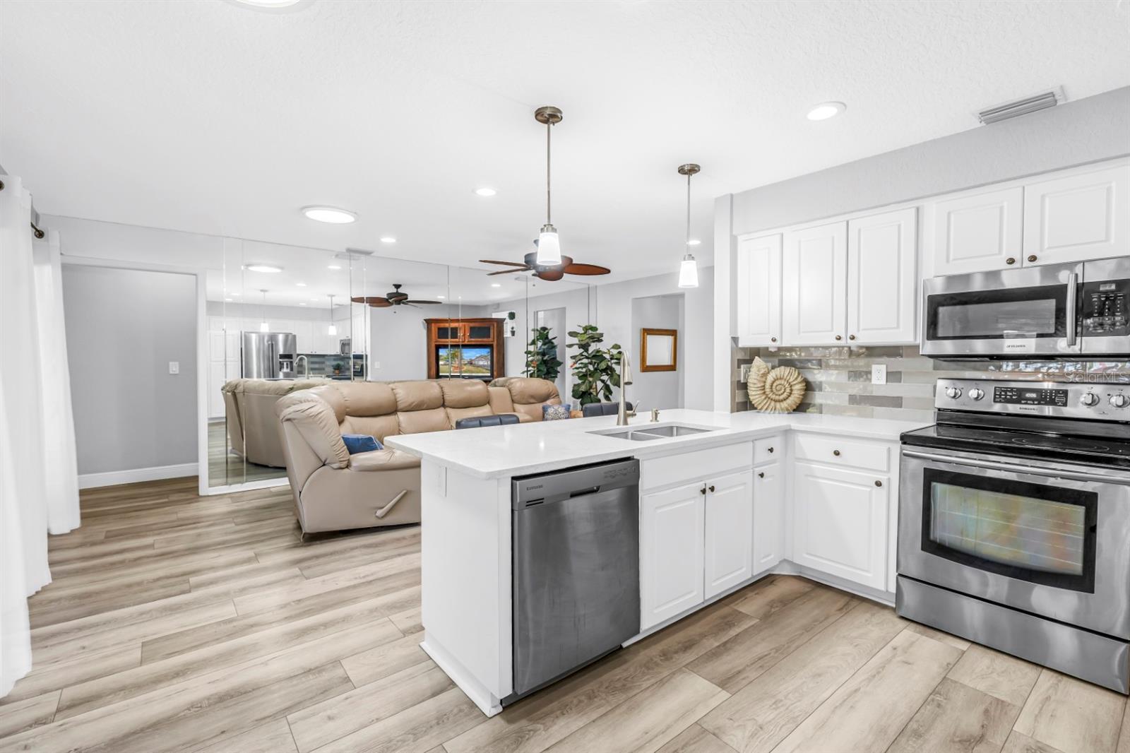 Image 16 of 62 For 10761 125th Avenue