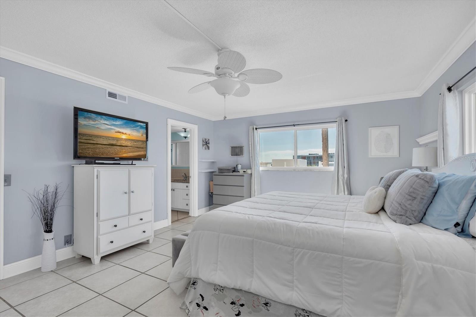 Image 18 of 60 For 1847 Shore Drive S 419