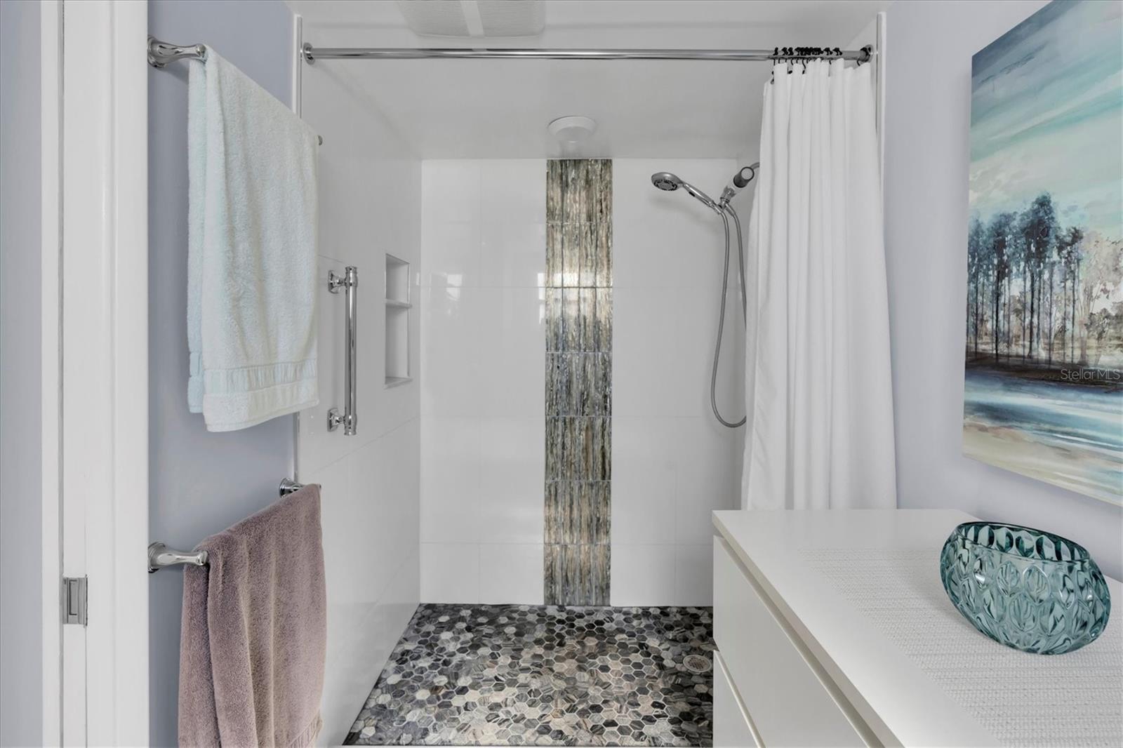 Image 21 of 60 For 1847 Shore Drive S 419