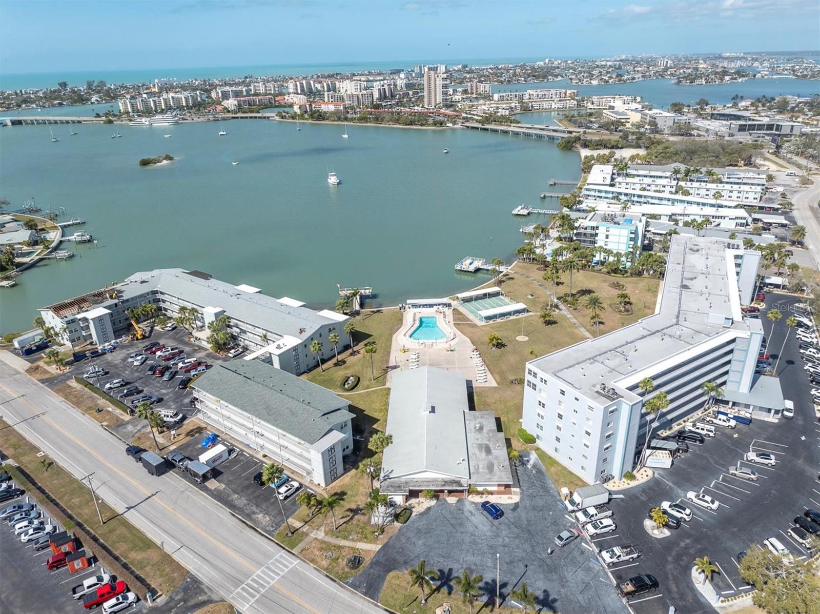 Image 43 of 60 For 1847 Shore Drive S 419